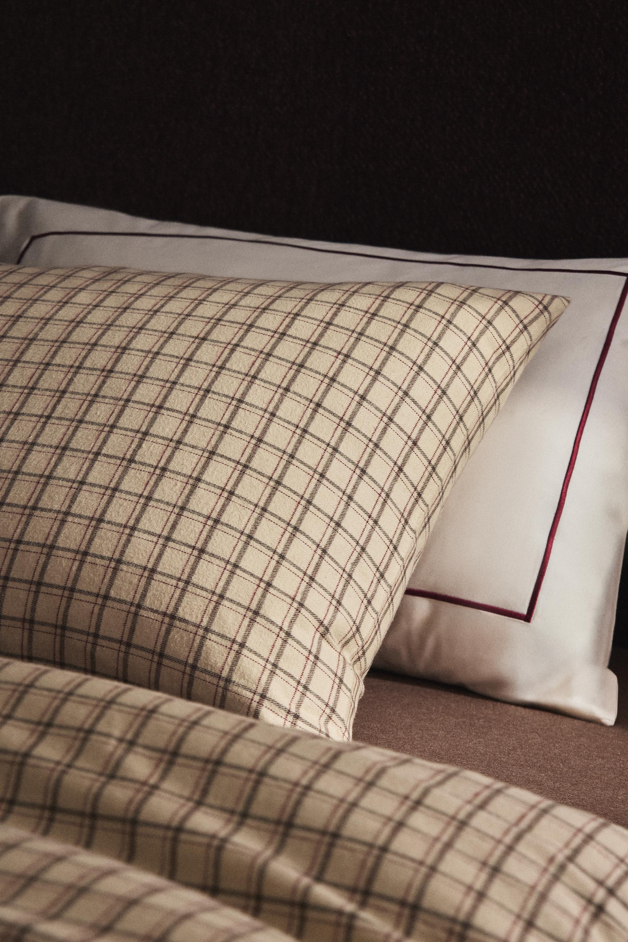 CHECK FLANNEL PILLOWCASE